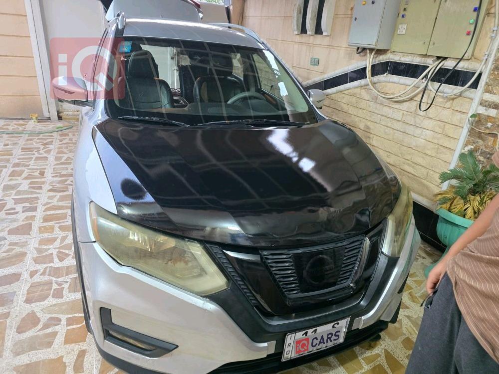نيسان روج